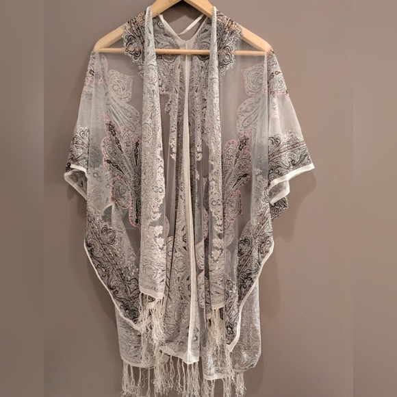 Pretty Persuasions OS Shawl - Picture 2 of 8